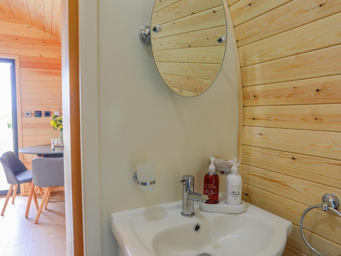 Caban Cariad Holyhead Bagian luar foto