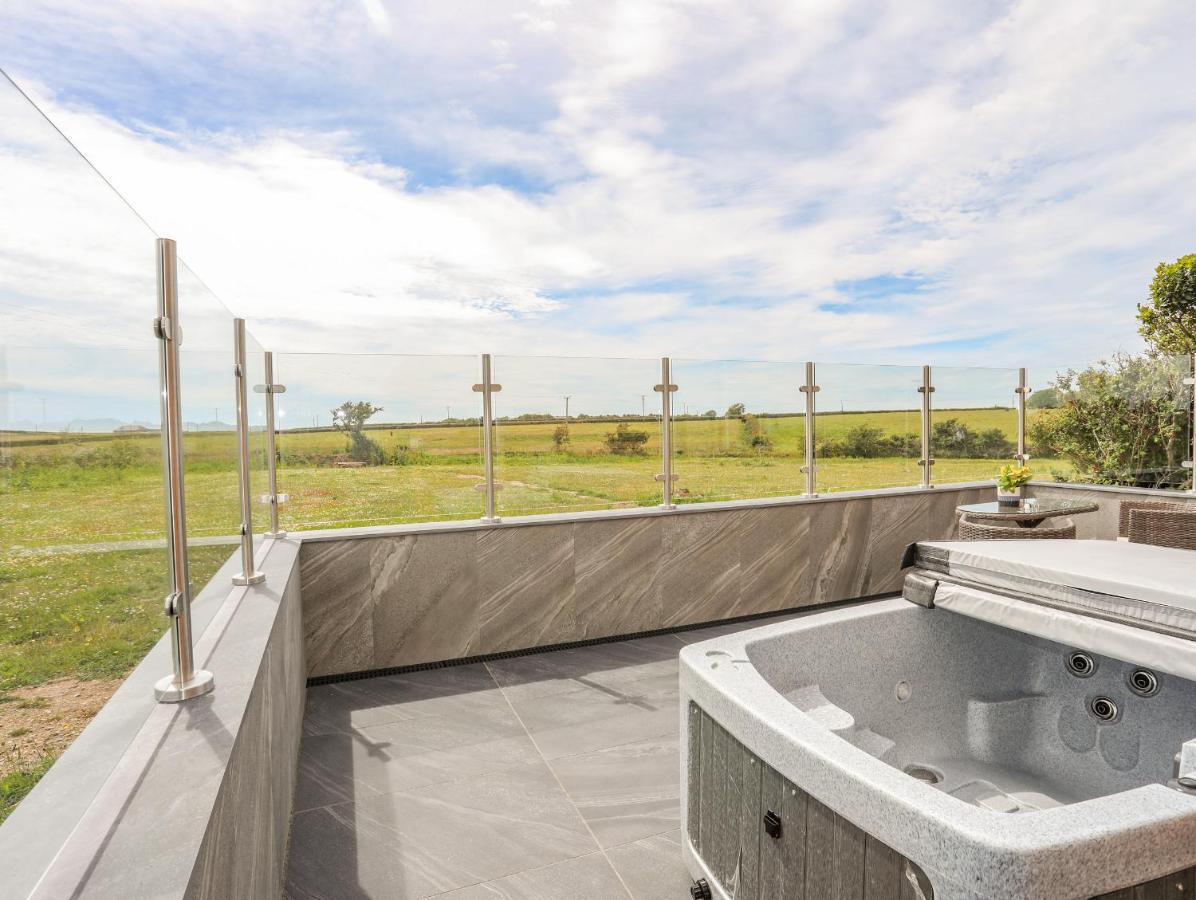Caban Cariad Holyhead Bagian luar foto