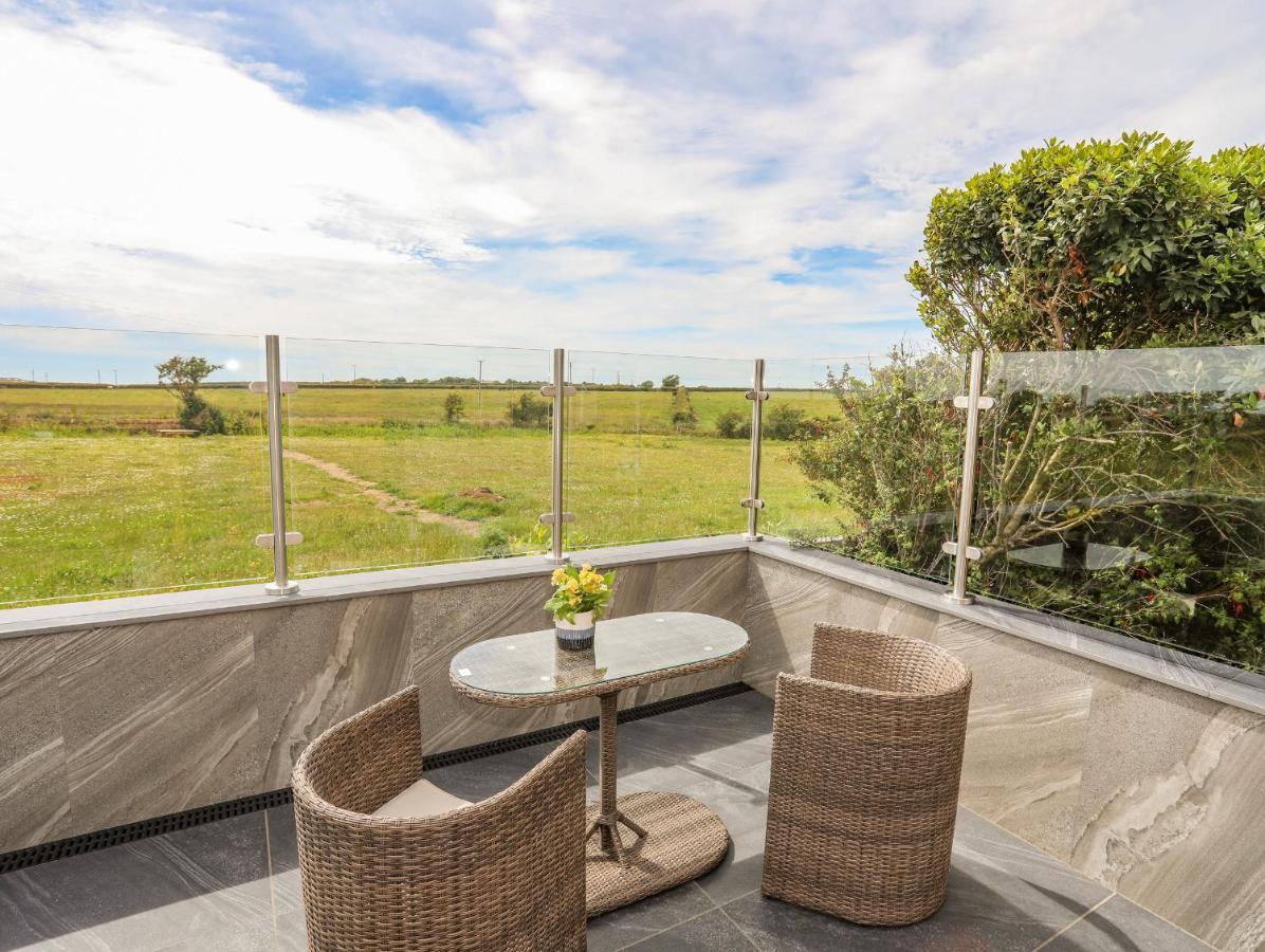 Caban Cariad Holyhead Bagian luar foto